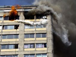 Un presunto corto circuito en el departamento 2004 del edificio Coahuila, en Tlatelolco, causó el incendio. SUN /