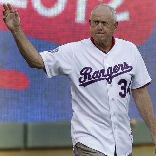 Nolan Ryan deja la presidencia de los Rangers