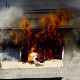 Controlado, el fuego en tres departamentos en Tlatelolco