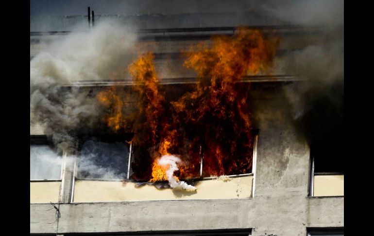 El edificio cuenta con 26 pisos, siendo en el último donde se suscitaron las llamas. SUN /
