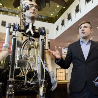 El 'hombre biónico' es presentado en el Smithsonian