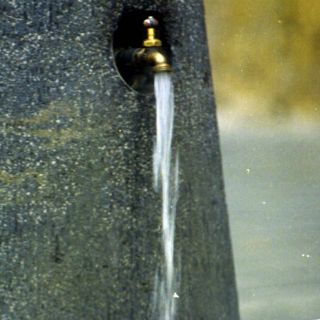 Encuentran metales pesados y bacterias en agua de Ocotlán