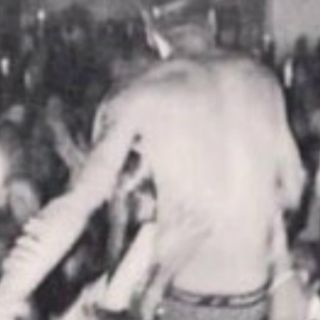 Justin Bieber es cargado por guardaespaldas, otra vez