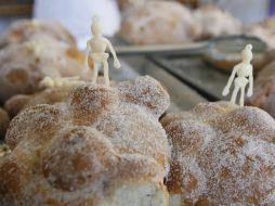 Después de la Rosca de Reyes, el pan de muerto es una clave para elevar las ventas de la industria alimenticia a nivel regional. ARCHIVO /
