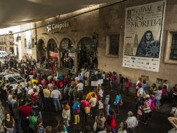 Integrantes de la Coordinadora se hicieron presentes en Cinépolis del Centro, una de las sedes del Festival.  /