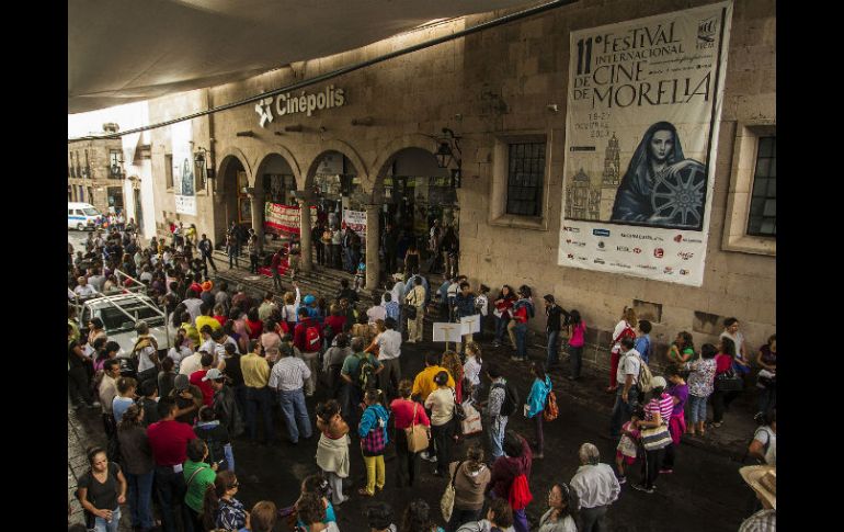 Integrantes de la Coordinadora se hicieron presentes en Cinépolis del Centro, una de las sedes del Festival.  /