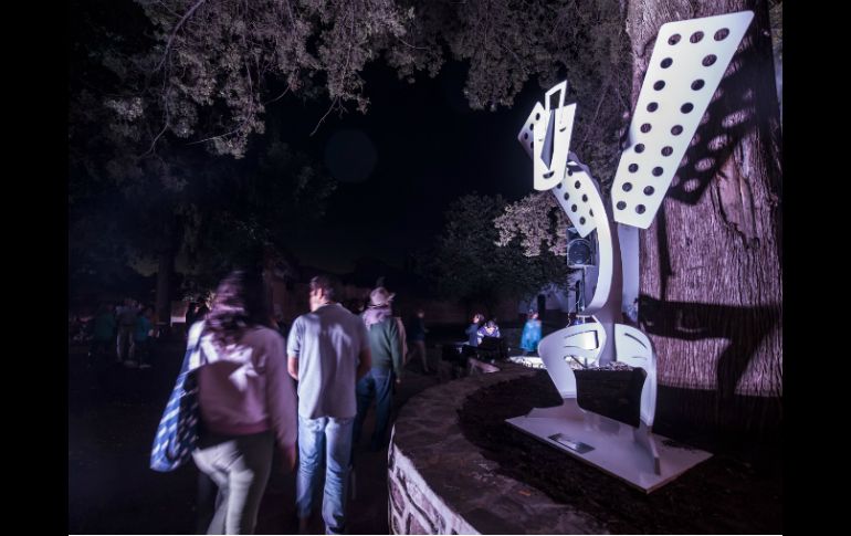 Con la develación de la escultura 'Ángel Blanco' se dio arranque al Festival de la Luna, en Tapalpa.  /