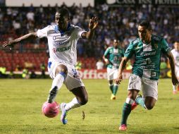 Cosme (izq) fue el autor del primer gol del partido. MEXSPORT /