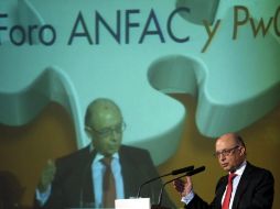 El ministro Cristóbal Montoro durante su intervención en el primer Foro de la ANFAC. EFE /