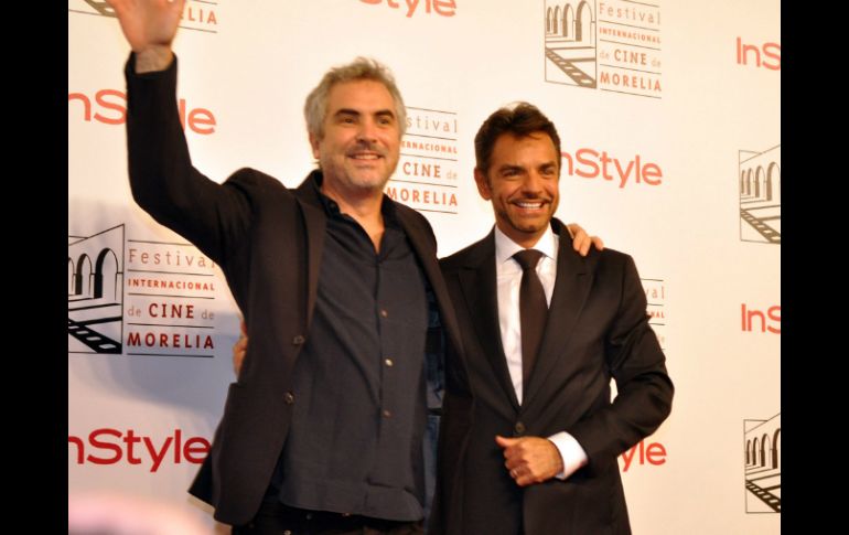 Los directores mexicanoa Alfonso Cuarón (i) y Eugenio Derbez, durante la alfombra roja del FICM. NTX /