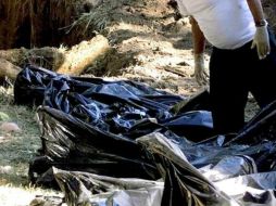 Como pistas de los posibles asesinos sólo quedaron diversas huellas de llantas. ARCHIVO /