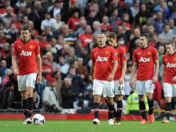 Al contrario del mexicano, Michael Carrick, Ryan Giggs, Adnan Januzaj y Robin Van Persie vieron acción en el campo. EFE /