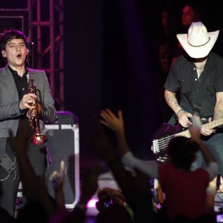 Kinky invade con su música la Alhóndiga de Granaditas