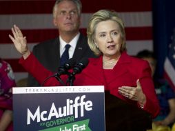 La ex secretaria de Estado de EU respalda la campaña del demócrata Terry McAuliffe a la gubernatura de Virginia. AP /
