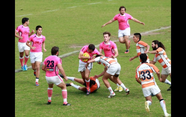 Los Lobos (rosa) tuvieron un total dominio del encuentro frente a los Rhinos.  /