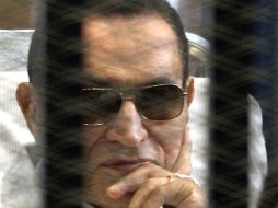 Mubarak fue sentenciado a cadena perpetua tras ser encontrado culpable de complicidad en la muerte de 900 manifestantes. ARCHIVO /