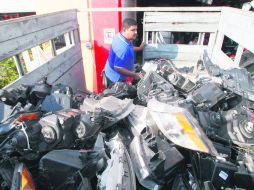 El pasado viernes elementos de la FGE realizaron un operativo donde aseguraron en varios locales piezas automotrices robadas.  /