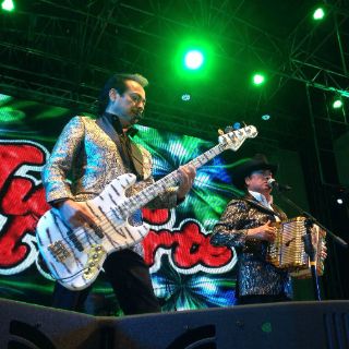 De pídala y dedíquela con ''Los Jefes de jefes''