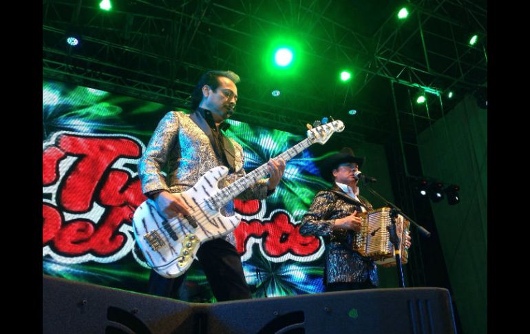 Los Tigres del Norte tocaron por cuatro horas ante 15 mil de sus fanáticos.  /