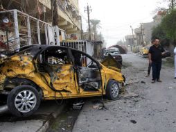 La explosión de un coche bomba en las inmediaciones de la vivienda de un oficial mató a seis personas en Bagdad. ARCHIVO /