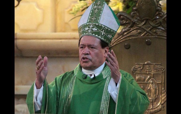 Norberto Rivera agradece a todos los que han donado víveres para los damnificados en Guerrero. ARCHIVO /