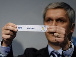 Aquí, el momento en el que la selección portuguesa salió sorteada. EFE /