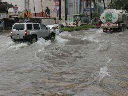 Aspecto general de las lluvias y encharcamientos que propicia el huracán en el puerto de Acapulco. EFE /