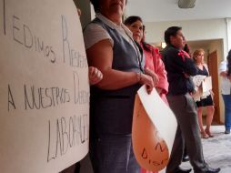 Este lunes, más de 50 empelados salieron de sus oficinas para manifestarse.  /