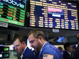 Wall Street tuvo una jornada de contrastes este lunes. ARCHIVO /