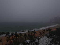 Protección Civil del estado informa que Costa Grande, Costa Chica y Acapulco registran lluvias de moderadas a fuertes. SUN /