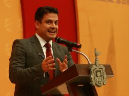 Aristóteles Sandoval da la información en rueda de prensa.  /