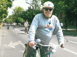 Entre semana, Eliodoro Sandoval le dedica algunos minutos a la caminadora; aunque los paseos en bicicleta son sus favoritos. EL INFORMADOR /