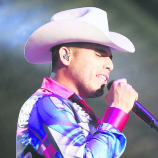 Espinoza Paz levanta revuelo en las Fiestas de Octubre