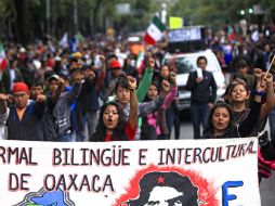 Las protestas en la Ciudad de México de miembros de la CNTE continúan, hoy se disponen a protestar frente a televisoras. ARCHIVO /