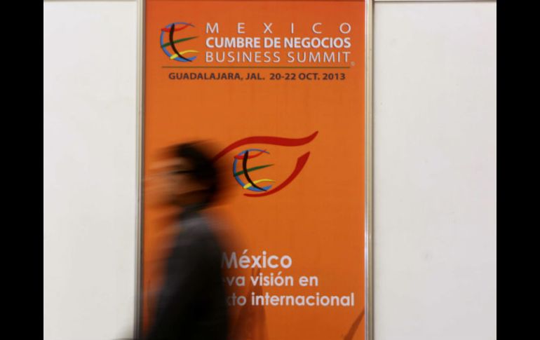 El mandatario estatal invitó a los empresarios asistentes al  Cumbre de Negocios Business Summit hacer negocios en Jalisco.  /