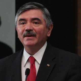 Se despide Valdés del IFE; ''lo dejo mejor'', dice