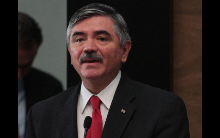 Sobre el finiquito al que tiene derecho, el consejero presidente del IFE, Leonardo Valdés dice ''no he hecho cuentas sobre eso''. ARCHIVO /