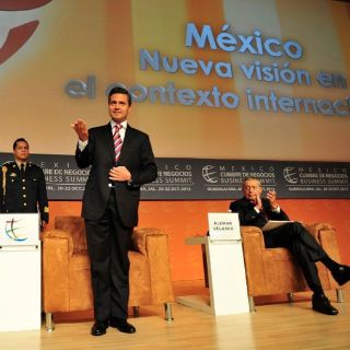 Peña Nieto dice que reforma educativa respalda a maestros