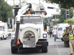 Personal del Siapa y Bomberos lavaron la zona donde hubo escurrimientos. ARCHIVO /
