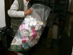 Los diputados establecen penas de cuatro a siete años a quien desvíe recursos o trafique con medicamentos. ARCHIVO /