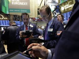 Según datos provisionales del cierre de la sesión, el Dow Jones ganó 75.46 puntos. AP /