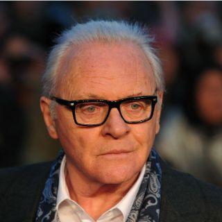 Anthony Hopkins reconoce sencillez de Hemsworth en Thor