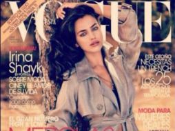 La modelo Irina Shayk engalana la portada de la revista Vogue. ESPECIAL /