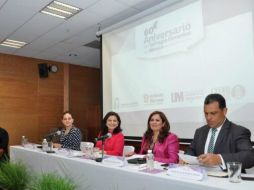 Felipe de Jesús Álvarez (d) reconoció los avances que han logrado las mujeres en el ámbito social, político y en la democracia. ESPECIAL /