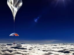 La sociedad empleará un avión cohete llamado SpaceShipTwo, que será capaz  de alcanzar la frontera del vacío espacial. ESPECIAL /