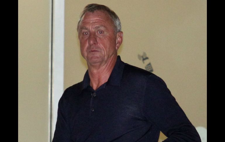 El ex futbolista holandés está en desacuerdo con Sandro Rosell y su forma de actuar. ARCHIVO /