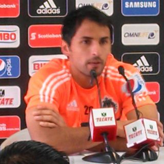 Michel siente culpa de la mala defensa en Chivas