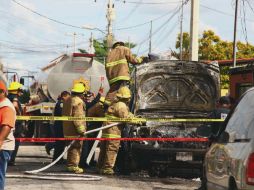 La explosión de la pipa de la empresa Gas Tomza daña algunos predios y cuatro vehículos. SUN /