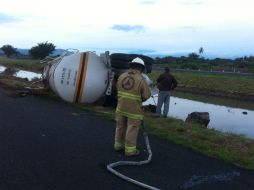 El incidente se reportó en la autopista Colima-Guadalajara a la altura del kilómetro 32. ESPECIAL /