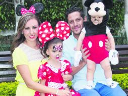 Retrato. Sofía Flores de Solórzano y Juan Manuel Solórzano García de Alba con sus hijos, Sofía y Juan Manuel Solórzano.  /